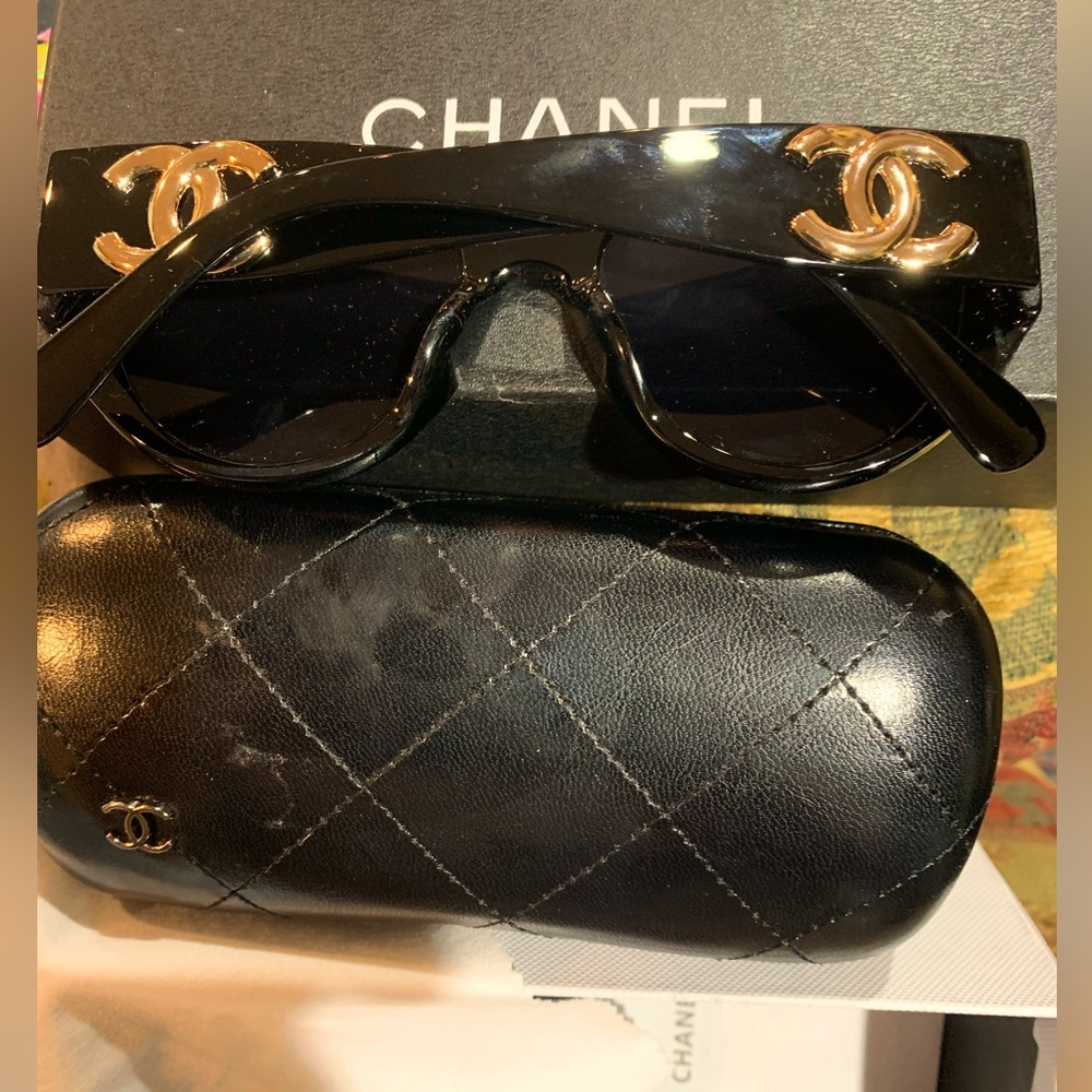 CHANEL Black and Gold Oversized Sunglasses